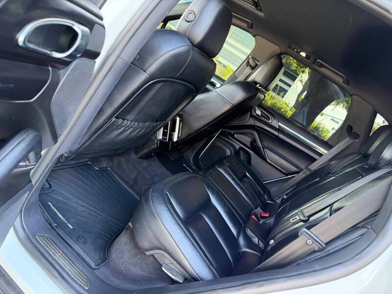 2018 Porsche Cayenne Platinum Edition