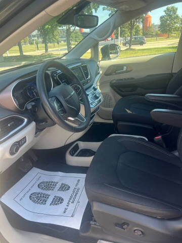 2023 Chrysler Voyager LX