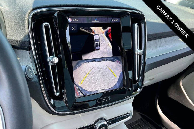 2024 Volvo XC40 B5 Plus Bright Theme