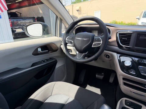 2023 Chrysler Voyager LX