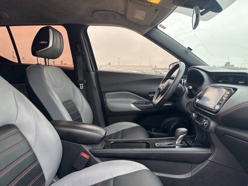 2023 Nissan Kicks SR