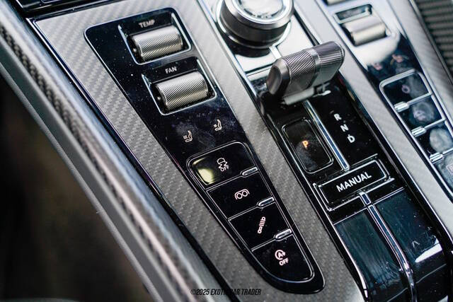 2025 Aston Martin DB12 V8