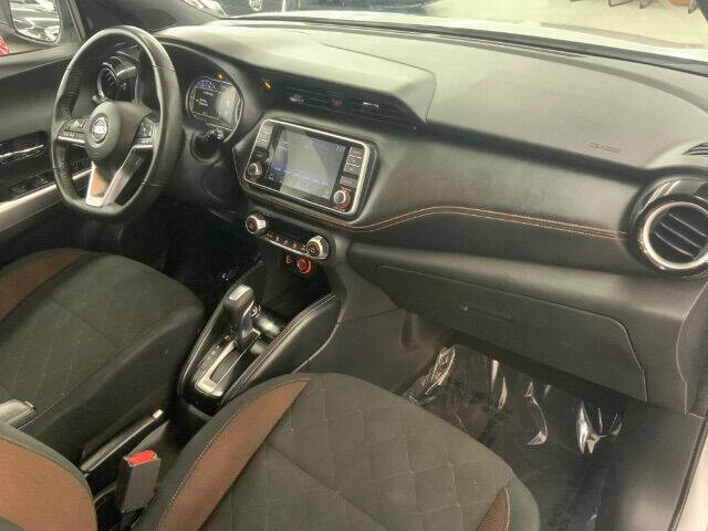 2020 Nissan Kicks SR