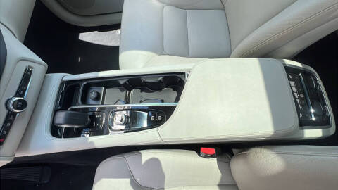 2023 Volvo XC90 B5 Core