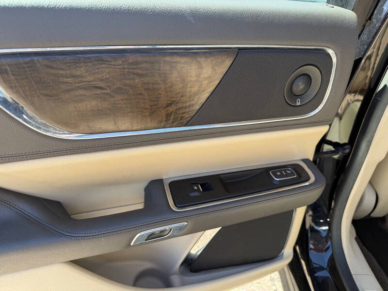 2017 Lincoln Continental Select