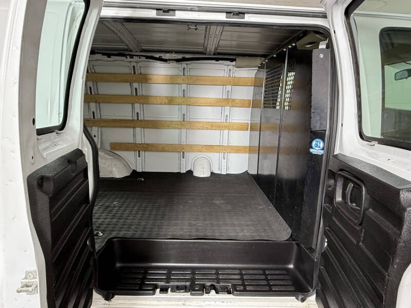 2022 GMC Savana 2500