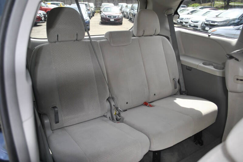 2014 Toyota Sienna LE 8-Passenger