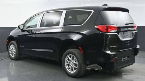 2025 Chrysler Voyager LX