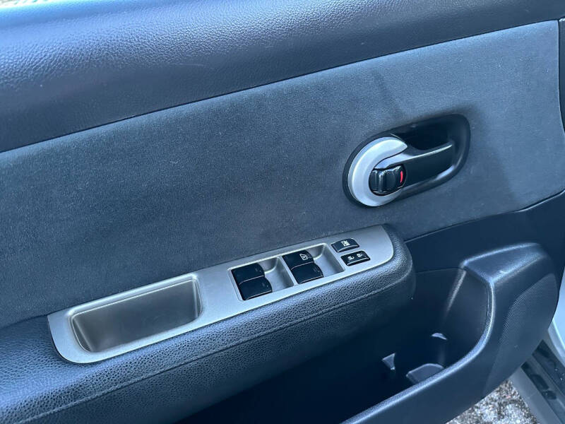 2011 Nissan Versa 1.8 S