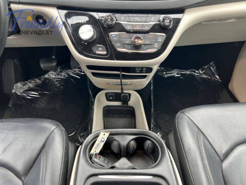2017 Chrysler Pacifica Touring-L