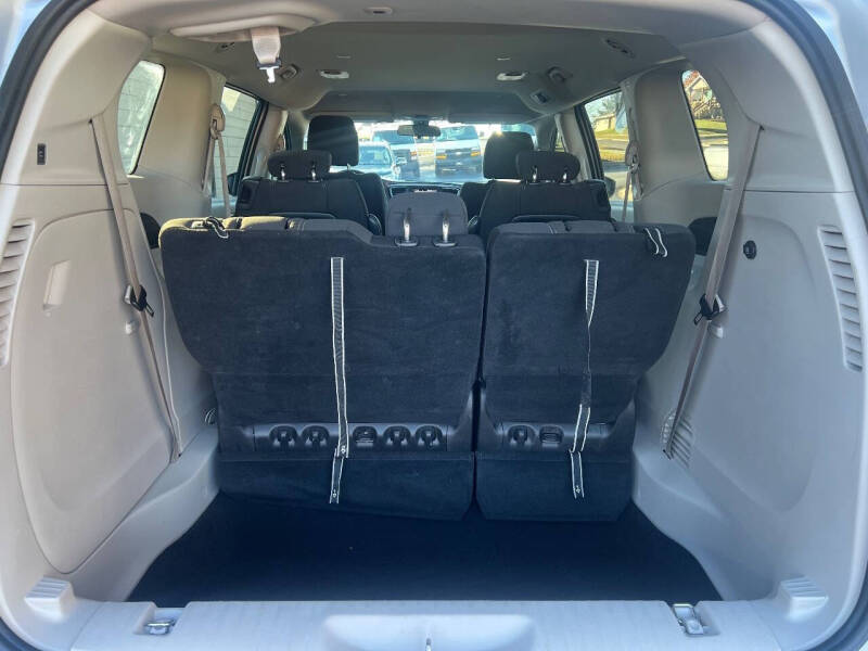 2022 Chrysler Voyager LX