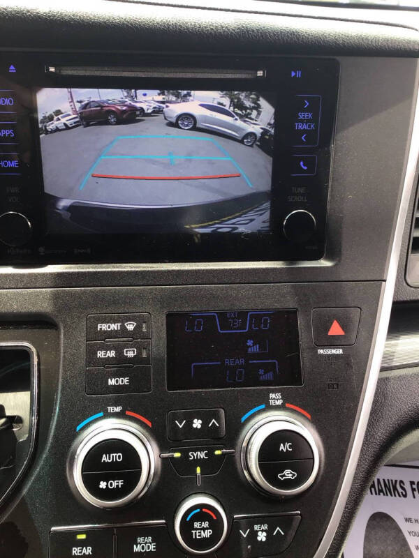 2016 Toyota Sienna SE Premium 8-Passenger