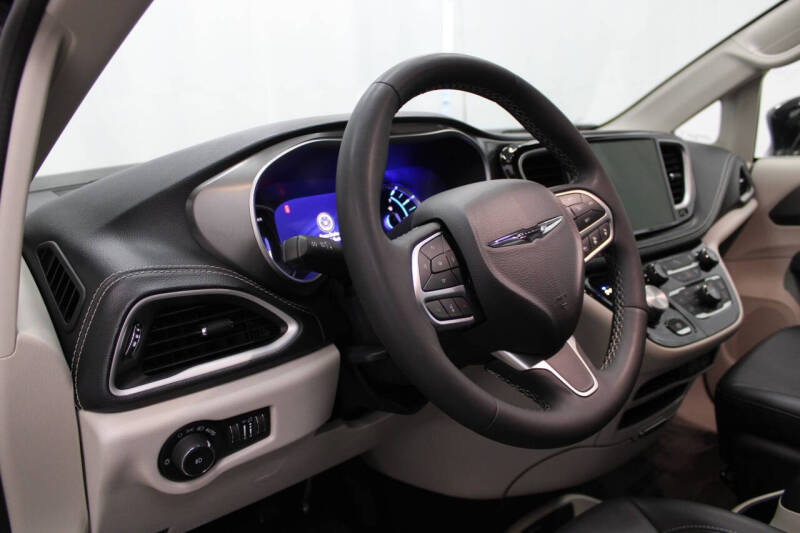 2024 Chrysler Pacifica Plug-In Hybrid Select