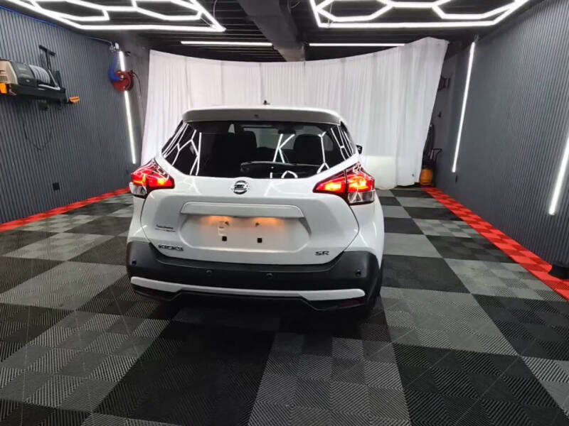 2020 Nissan Kicks SR