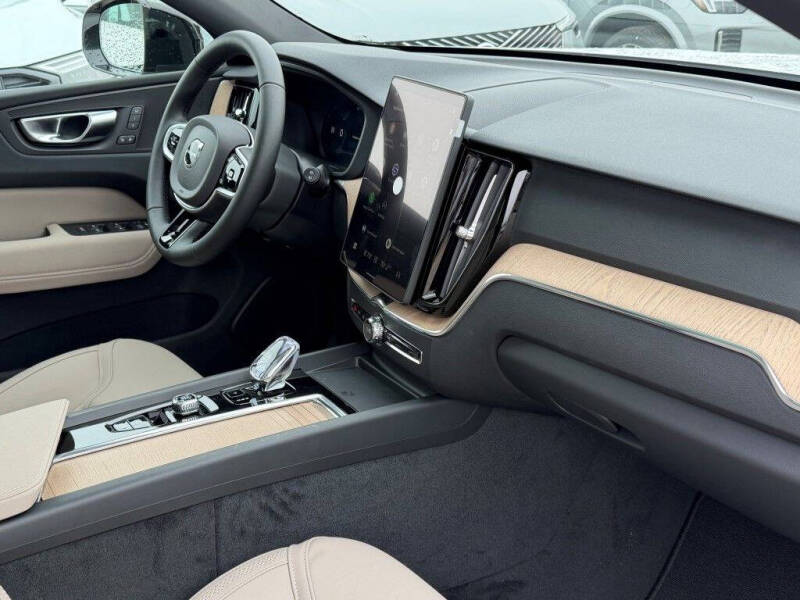 2026 Volvo XC60 B5 Core
