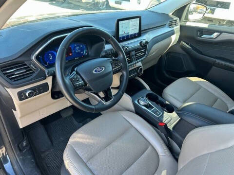 2022 Ford Escape Hybrid Titanium