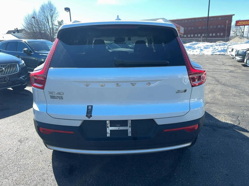 2025 Volvo XC40 B5 Plus Bright Theme