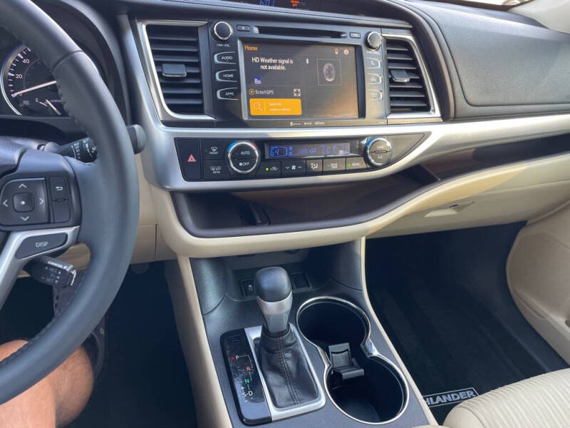 2016 Toyota Highlander LE