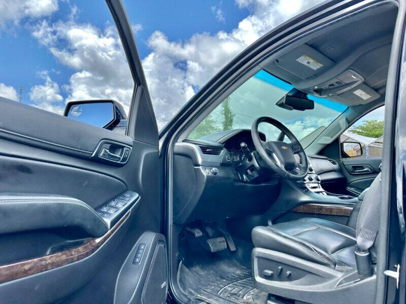 2017 Chevrolet Suburban  - $27,995