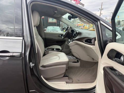 2017 Chrysler Pacifica Touring Plus