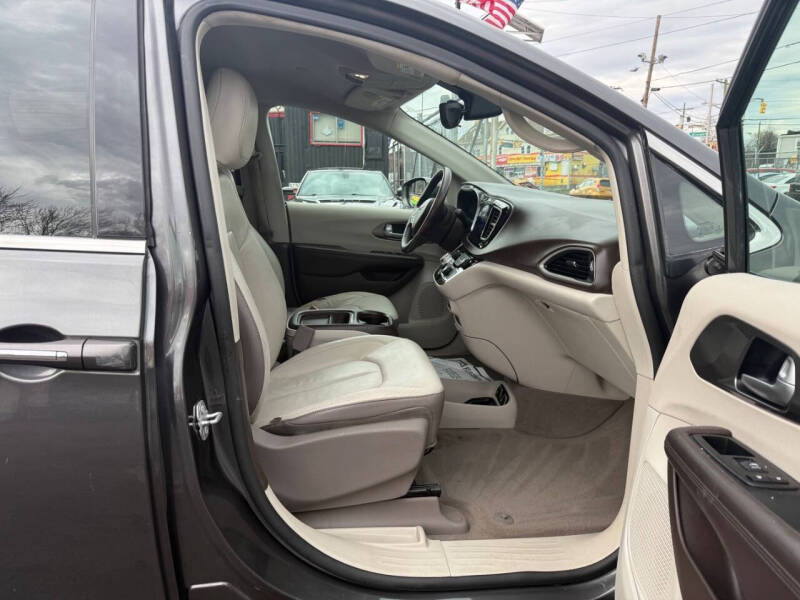 2017 Chrysler Pacifica Touring Plus