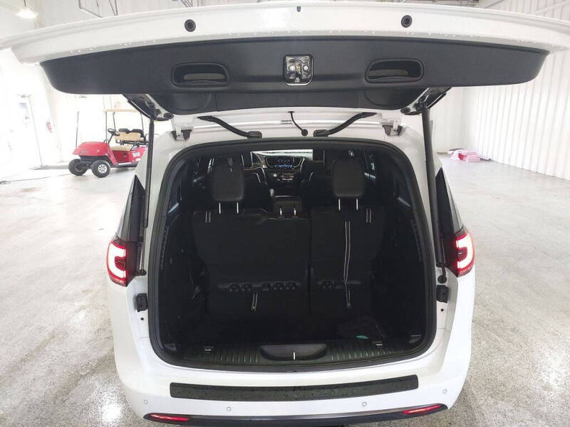 2024 Chrysler Pacifica Plug-In Hybrid Select