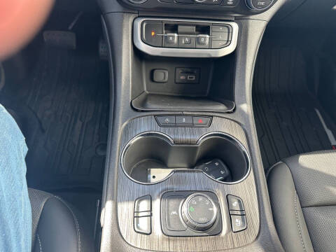 2023 GMC Acadia SLT