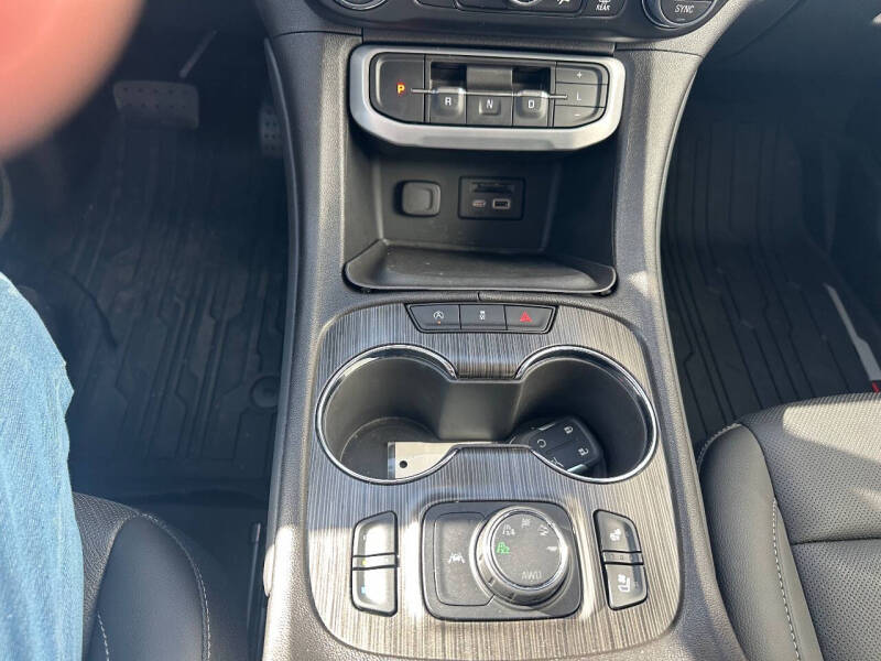 2023 GMC Acadia SLT