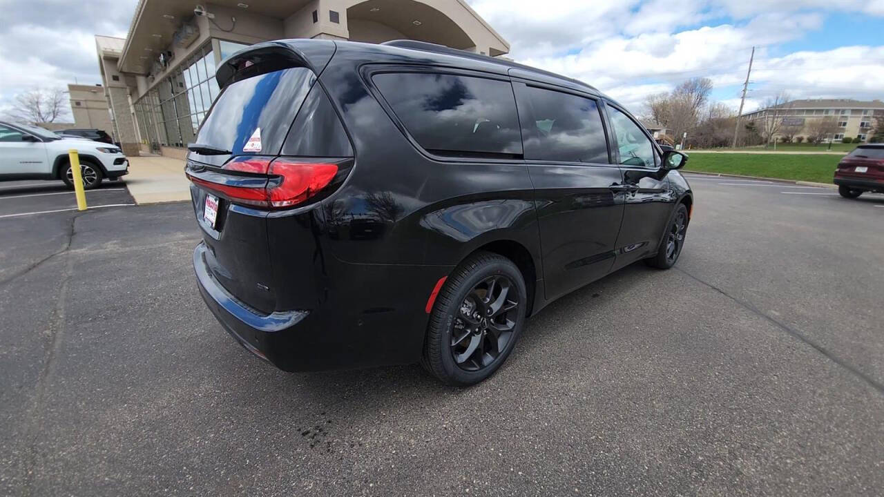 2024 Chrysler Pacifica for sale at Victoria Auto Sales in Victoria, MN