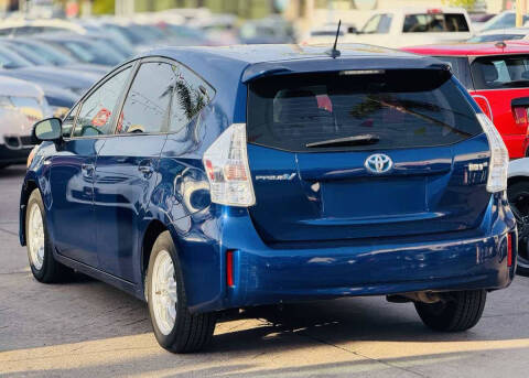 2014 Toyota Prius v Two