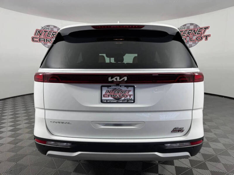 2024 Kia Carnival EX