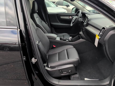 2026 Volvo XC40 B5 Plus