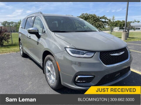 2023 Chrysler Pacifica for sale at Sam Leman CDJR Bloomington in Bloomington IL