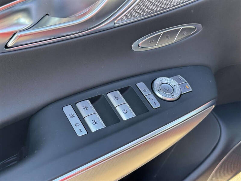 2023 Genesis GV70 2.5T Standard