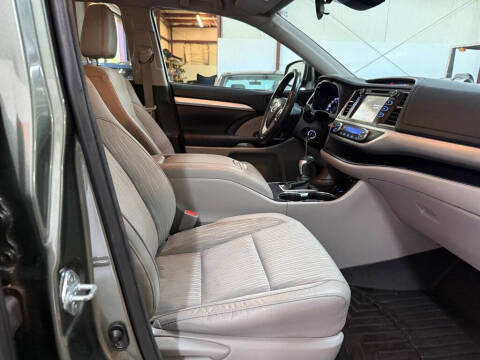 2017 Toyota Highlander LE