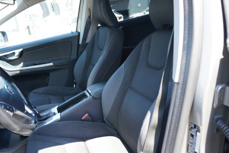 2015 Volvo XC60 T5