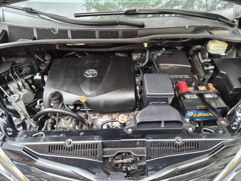2017 Toyota Sienna LE 8-Passenger