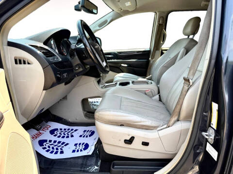 2014 Chrysler Town and Country Touring-L