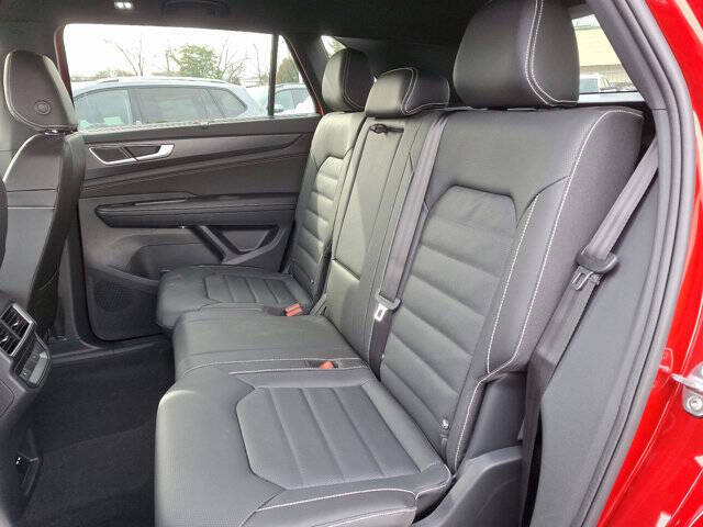 2025 Volkswagen Atlas Cross Sport SEL R-Line Black 4Motion