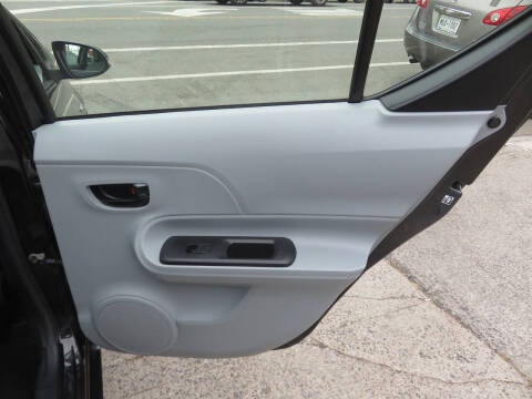 2014 Toyota Prius c One