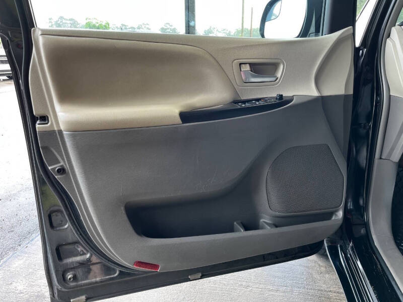 2016 Toyota Sienna LE 8-Passenger