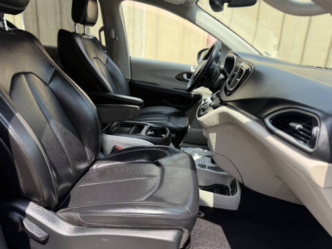 2020 Chrysler Voyager LXi