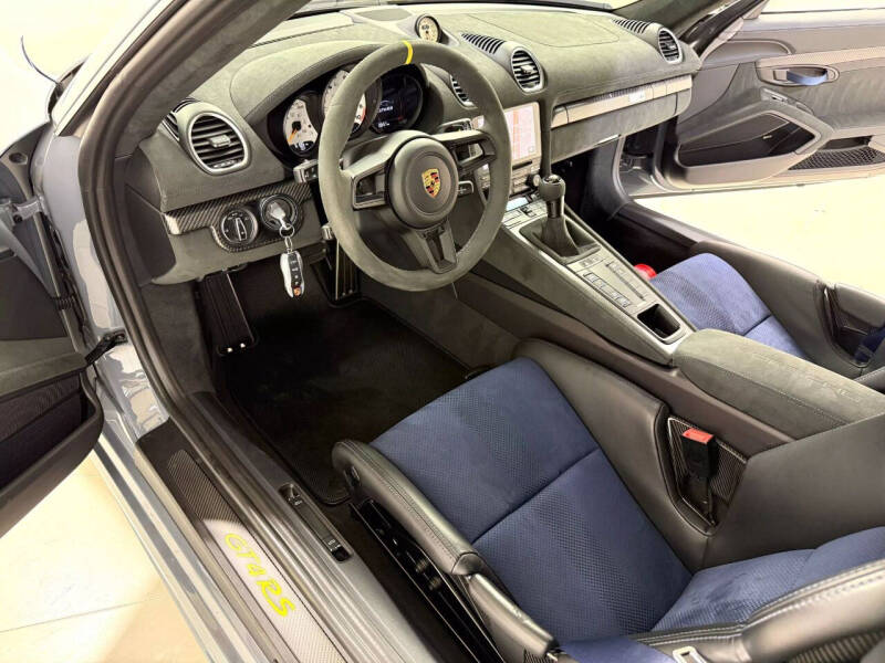 2023 Porsche 718 Cayman GT4 RS