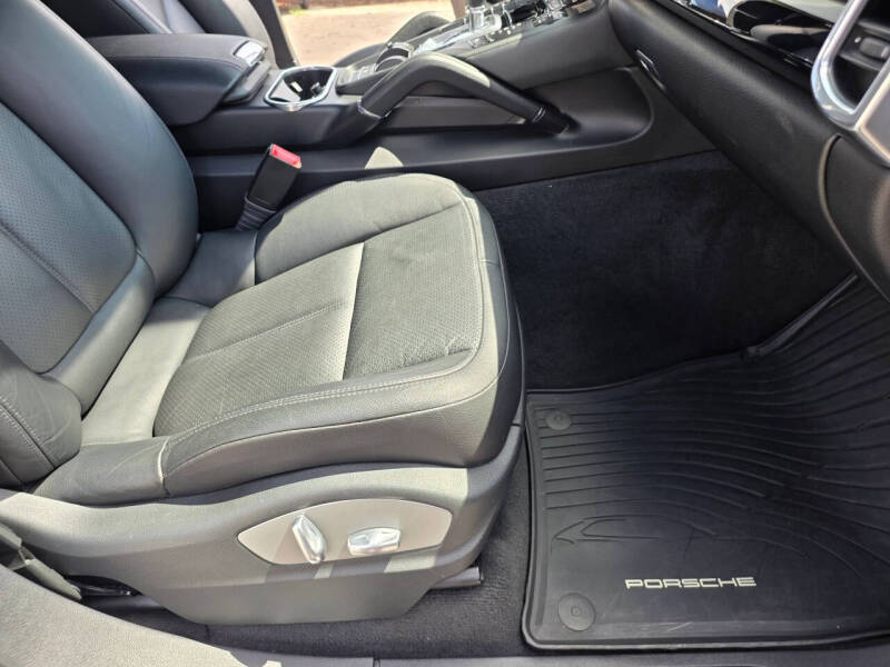 2014 Porsche Cayenne Platinum