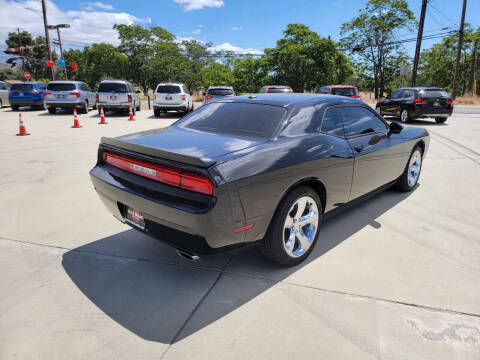 2012 Dodge Challenger SXT Plus