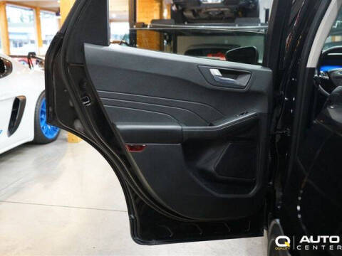 2022 Ford Escape Hybrid Titanium