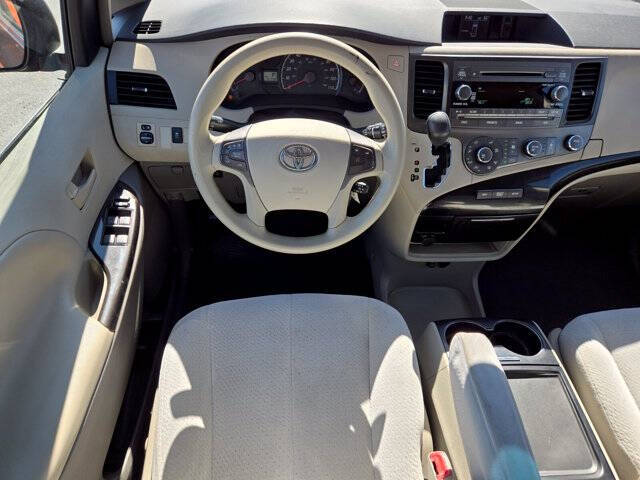 2012 Toyota Sienna LE 8-Passenger