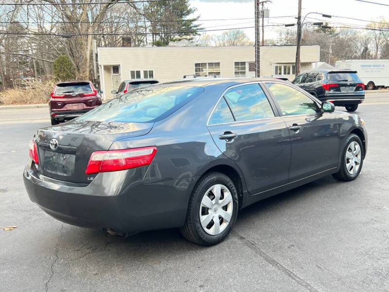 2009 Toyota Camry LE photo 9