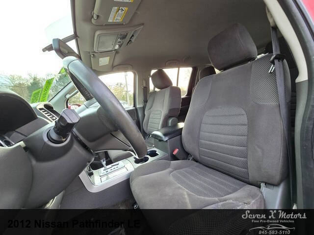 2012 Nissan Pathfinder LE