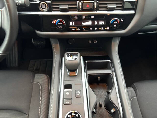 2024 Nissan Pathfinder SV